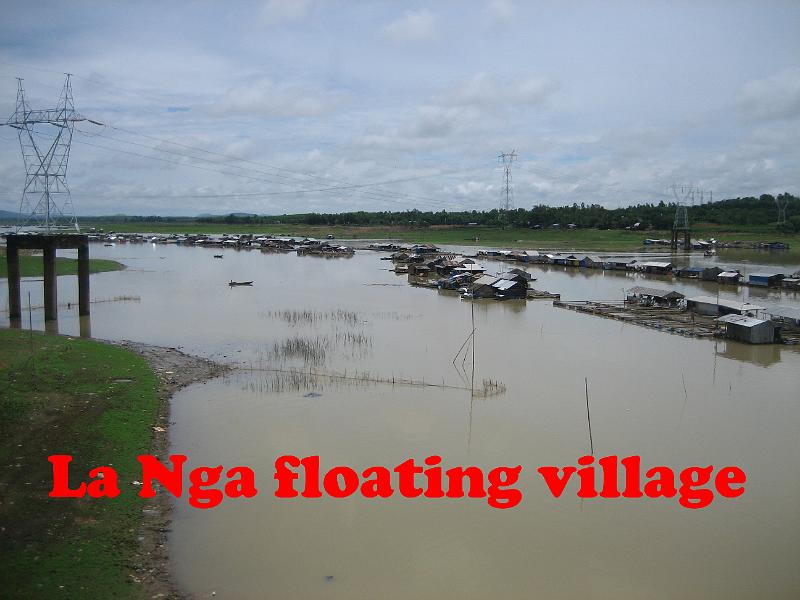 070010 La Nga floating village enroute to Da Lat.JPG